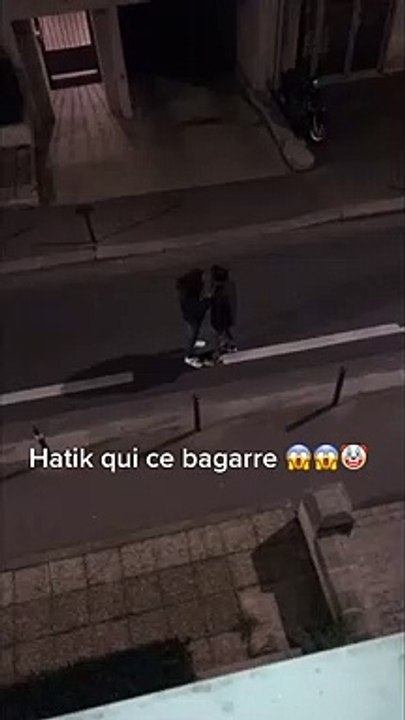 Hatik s’embrouille dans la rue