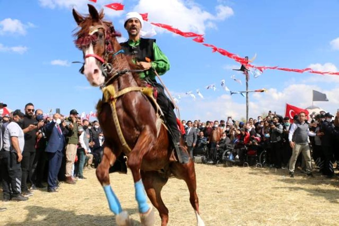 Son dakika! Geleneksel Türk Oyunları programı renkli görüntülere sahne oldu