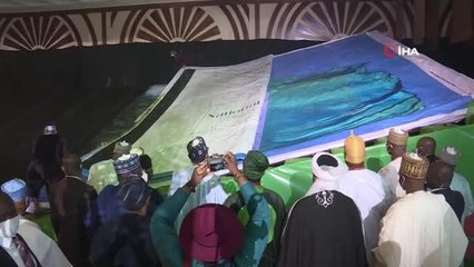 Dünyanın en büyük resimli kitabı Nijerya'da tanıtıldıKitabın büyüklüğü 60 metrekare büyüklüğünde