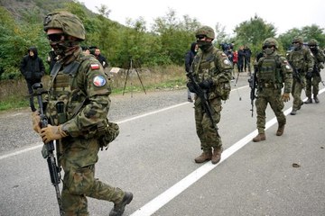 Kosova ve Sırbistan, "plaka" krizini sonlandıran anlaşma gereği birliklerini geri çekti