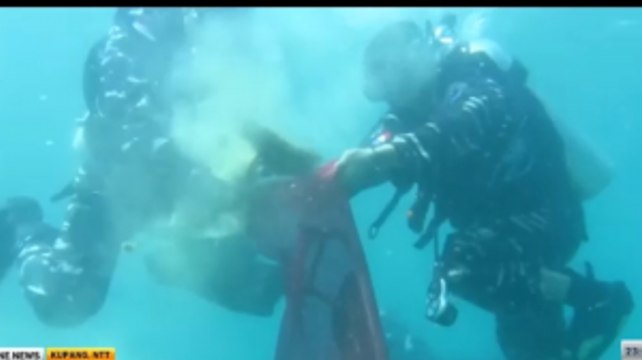 TNI AL dan Klub Selam Kupang Gelar Aksi Bersih Sampah Bawah Laut