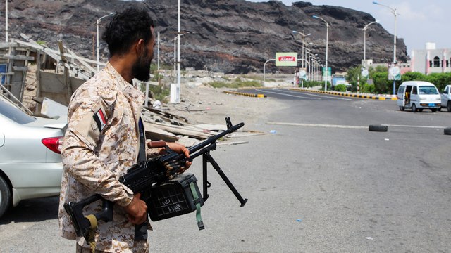 ما وراء الخبر- اشتباكات عدن.. أي أسباب وسياقات وتداعيات؟