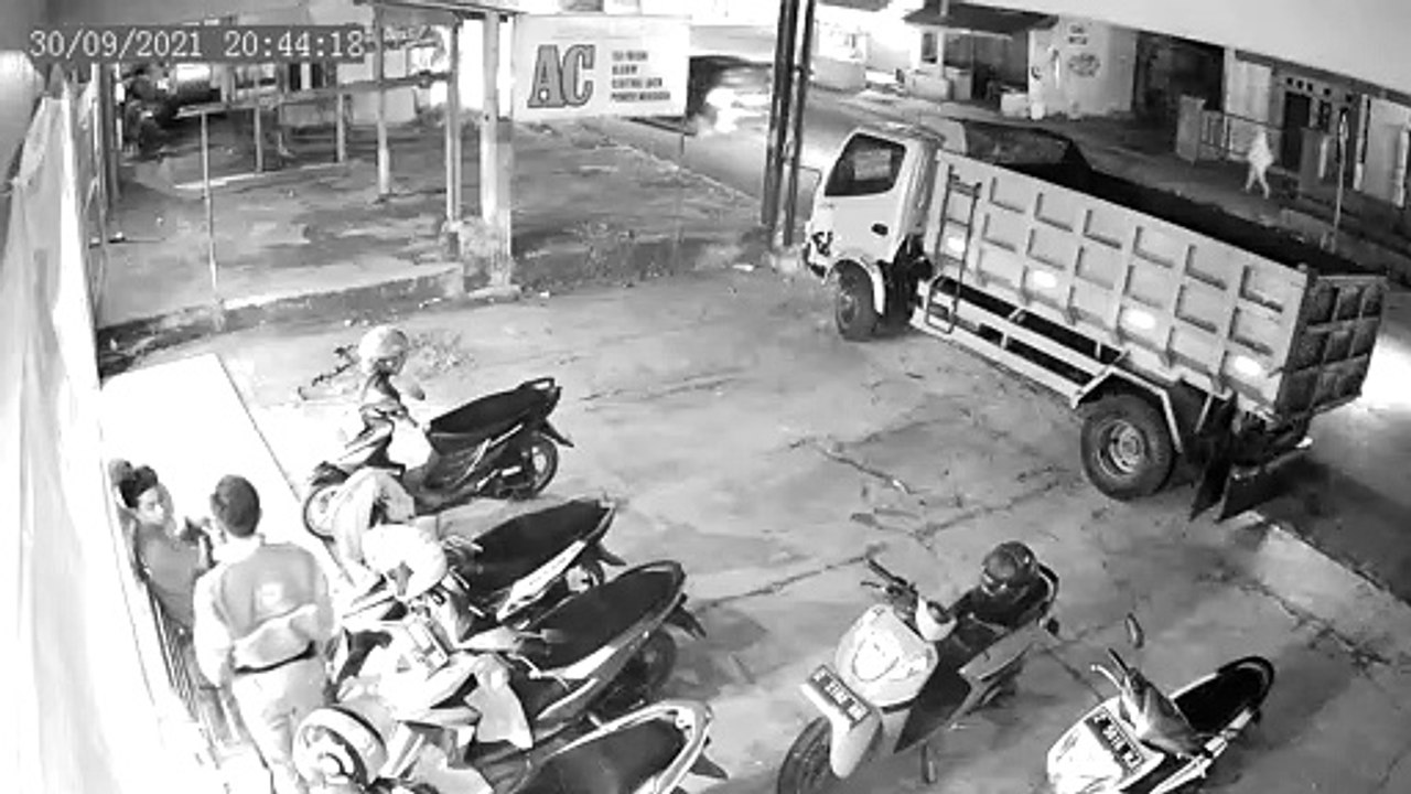 Truk mundur karena lupa pengaman