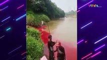 Sungai Cisadane Berubah Merah Pekat Akibat Limbah Pabrik