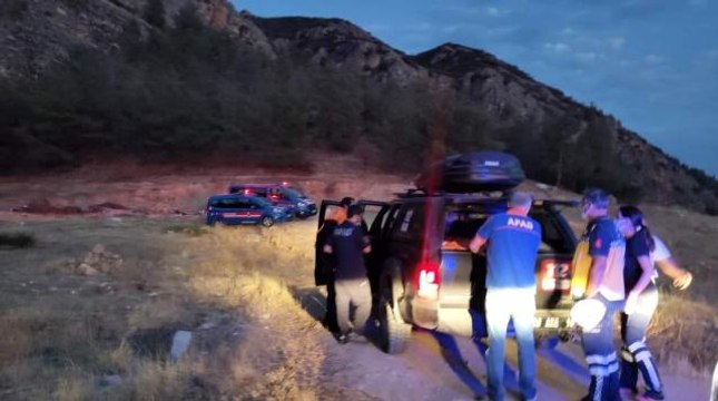 20 yaşındaki genç kız kayalıklardan düşerek yaralandı