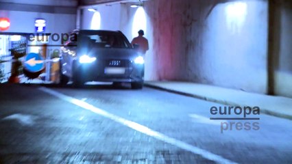 Victoria Federica saliendo en coche de un parking junto a una amiga