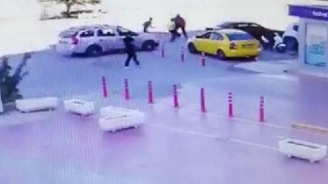 Yol kavgasında sürücüyü bıçaklayıp serbest kaldılar