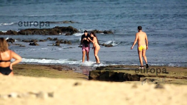 Anabel Pantoja y Omar Sánchez han disfrutado de las playas de La Graciosa con unos amigos