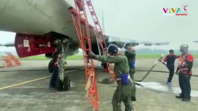 Belasan Pesawat Tempur Terbang di Atas Istana Merdeka