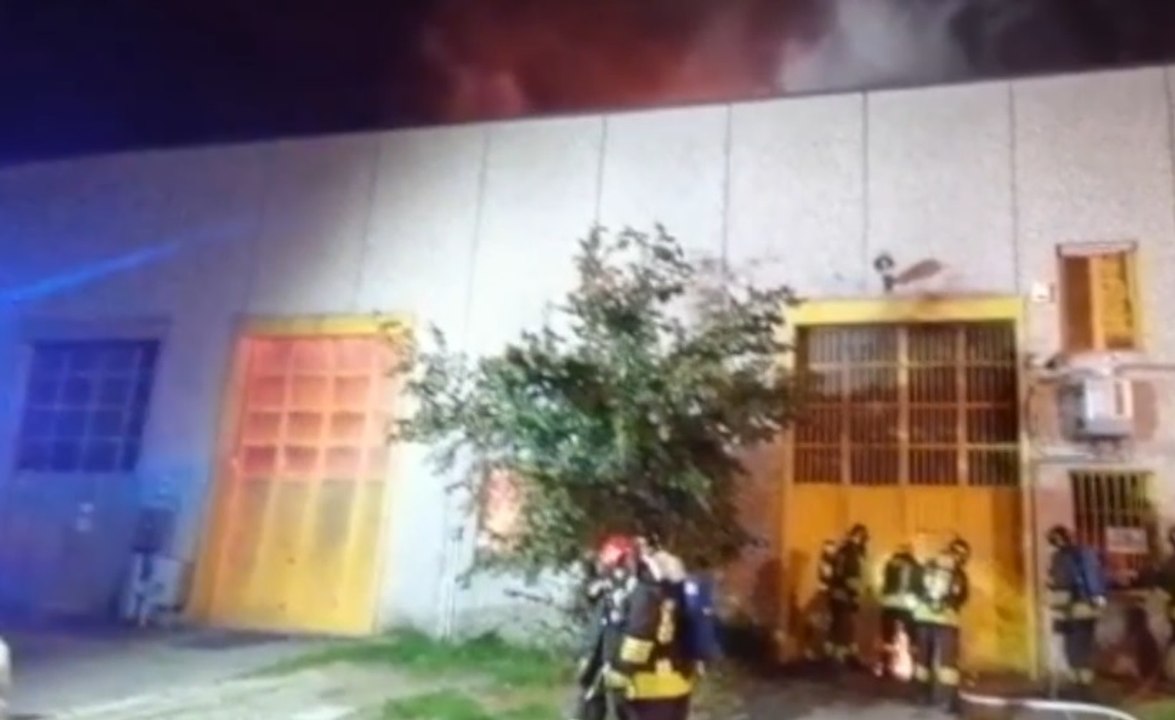 Villasanta (MB) - Incendio in un complesso industriale (03.10.21)
