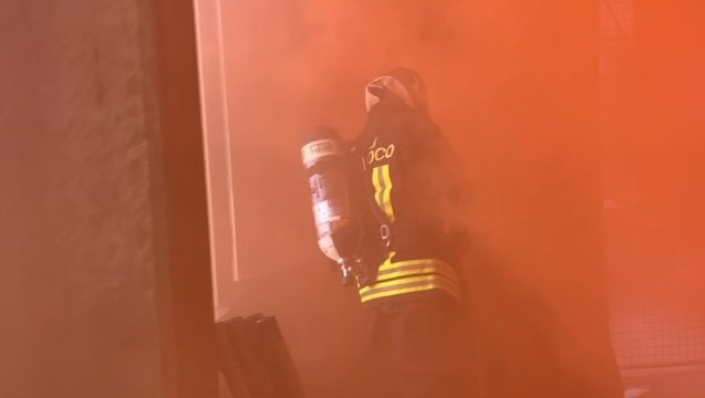 Padova - Palazzo in fiamme , addestramento Vigili del Fuoco per soccorso persone (03.10.21)