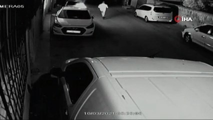 Bursa’da otomobil kundaklama anları güvenlik kamerasına yansıdı