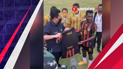 Erick Thohir Tonton Pertandingan Bola Pon XX Papua