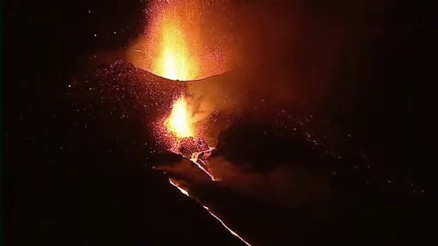 Вулкан на о.Пальма становится агрессивнее