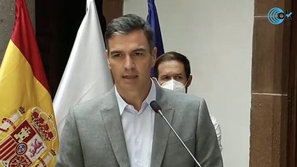 Sánchez pide a los turistas regresar a La Palma a "disfrutar" en pleno auge del volcán