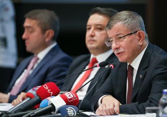 Gelecek Partisi Genel Başkanı Davutoğlu, İstanbul'da basın mensuplarıyla bir araya geldi