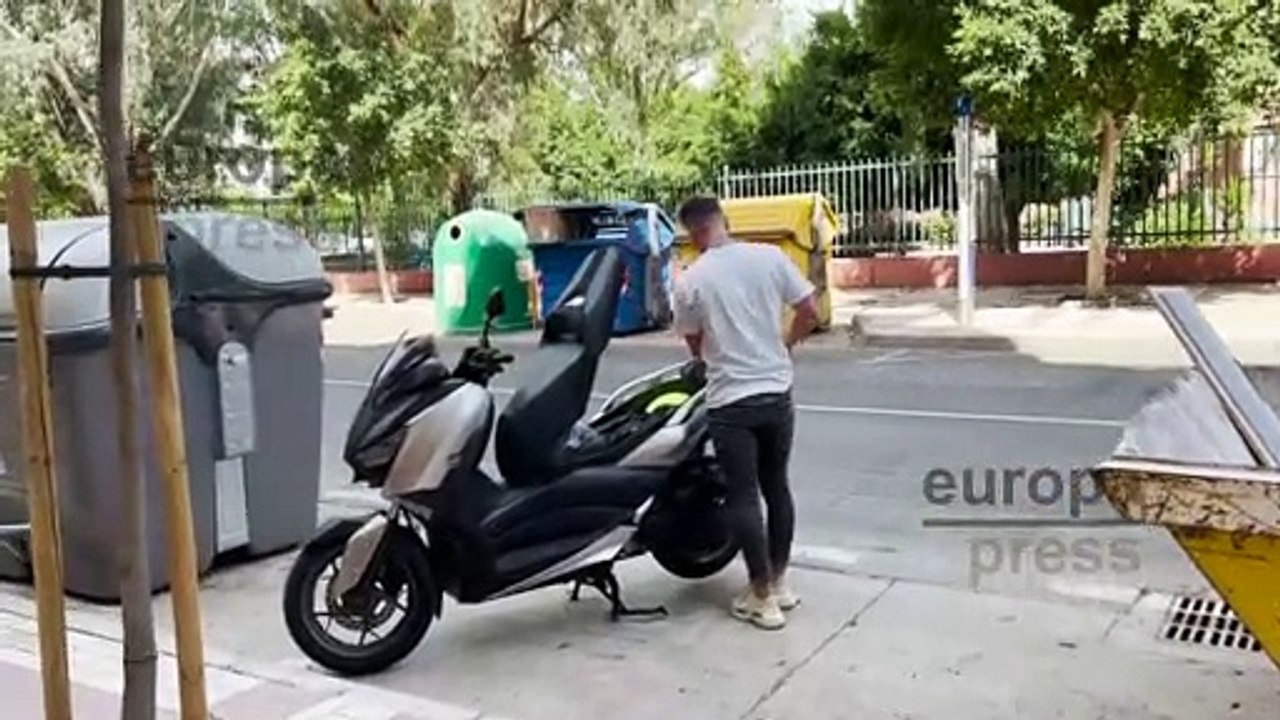 Manuel Bedmar, novio de Rocio Flores, llega a celebrar el cumpleaños de Olga Moreno