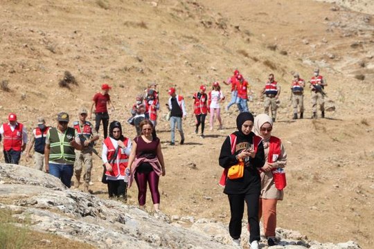 Türk Kızılay gönüllülerinden 3 bin 500 yıllık Akabe Yolu'nda doğa yürüyüşü