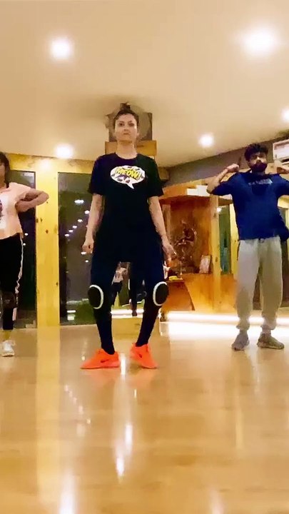 Urvashi Rautela dancing video