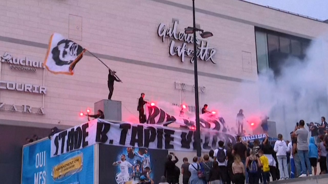 Mort de Bernard Tapie : les Marseillais regrettent « le boss »