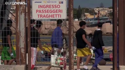 Сотни нелегалов прибыли на Лампедузу