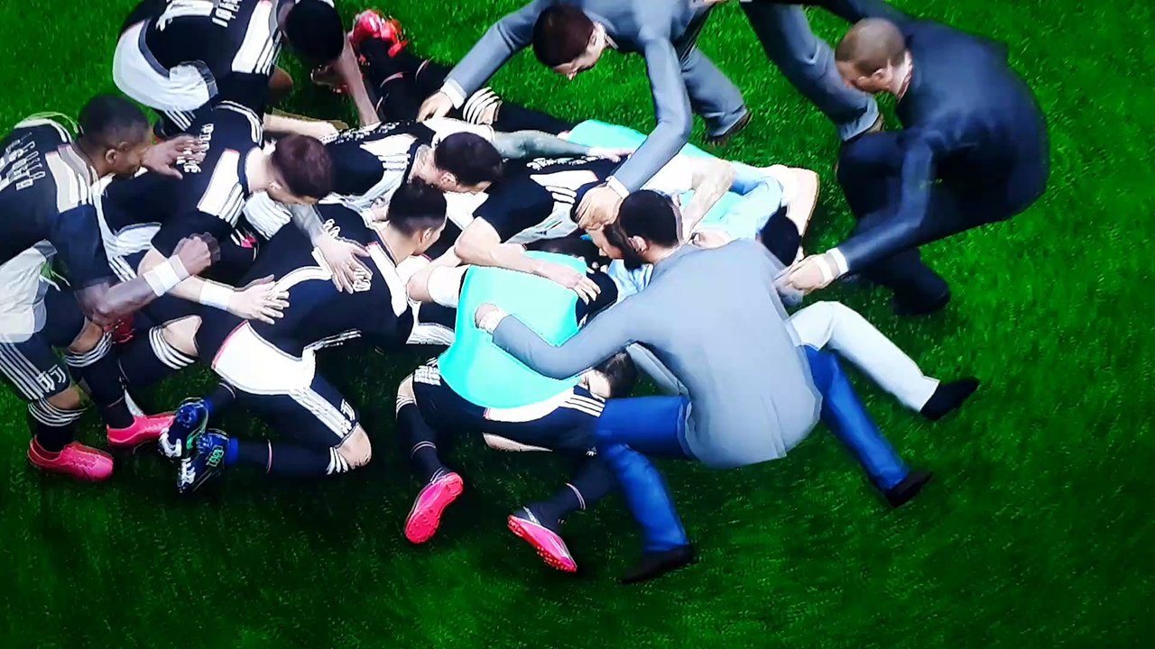 Cristiano Ronaldo Scoop Pass and Gonzalo Higuaín Scores (Juventus FC - FC Barcelona PES 2020)