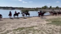 AFYONKARAHİSAR - Frigya'daki Emre Gölü'nde atlı safari yapıldı