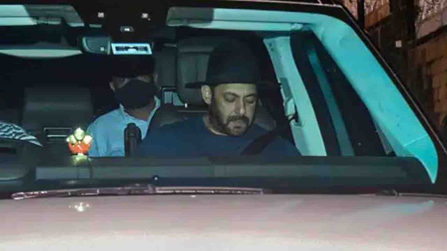 Aryan Khan की NCB गिरफ्तारी के बाद Shah Rukh Khan के घर पहुंचे Salman Khan ; Watch video | FilmiBeat