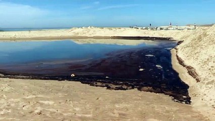 California se esfuerza por contener el vertido al mar de más de 570 000 litros de petróleo