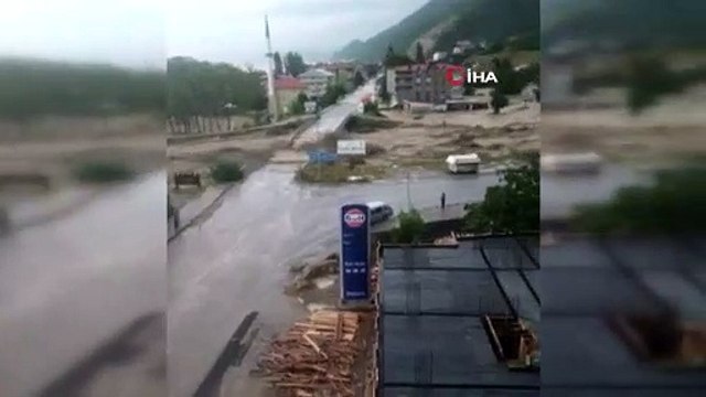 Sinop’ta köprünün yıkılma anı kamerada