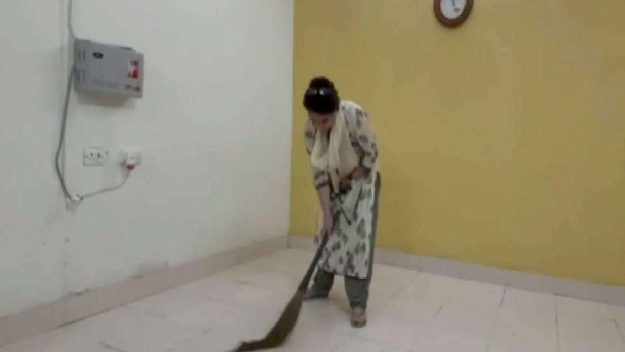 Lakhimpur Violence: Priyanka Gandhi sweeps room in detention