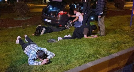 Drift yapıp kaçtılar, kaza yaparak yakalandılar