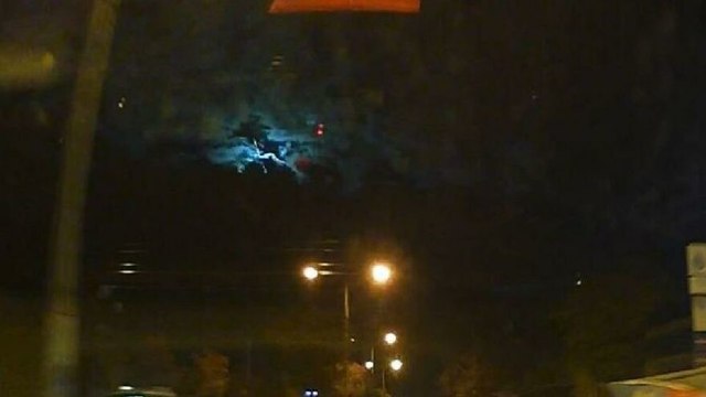 İstanbul’da gece düşen göktaşı, gökyüzünü aydınlattı