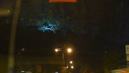 İstanbul’da gece düşen göktaşı, gökyüzünü aydınlattı