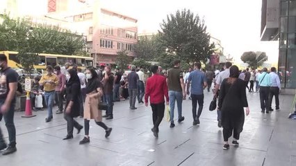 İran'da esnaf Güney Kore mallarına getirilen ithalat yasağının fiyatları artıracağı görüşünde