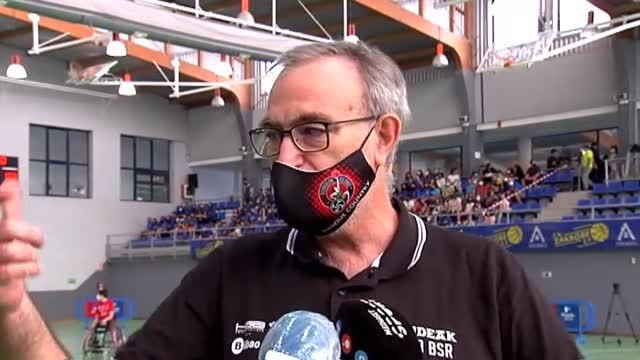 La capitana de la selección afgana de baloncesto en silla de ruedas debuta en un equipo vasco