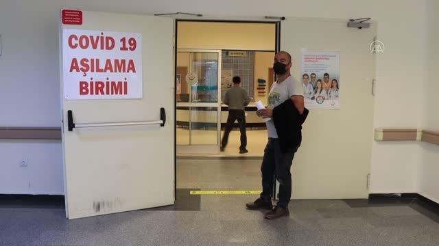 KIRKLARELİ - İkinci doz aşılamada ilk sıradaki Kırklareli'nde aşı çalışmaları sürüyor