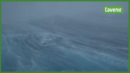 Un drone marin au coeur d'un ouragan