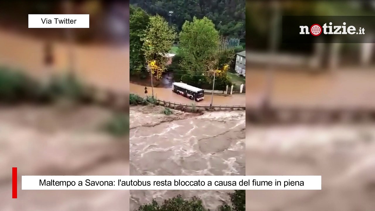 Maltempo a Savona: l'autobus resta bloccato a causa del fiume in piena