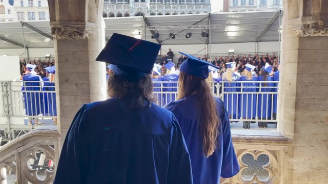Bruxelles : les étudiants de l’ULB et la VUB proclamés sur la Grand-Place