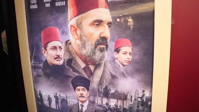 Vali Dağlı ve İmam Hatip Lisesi öğrencileri Akif filmini izledi
