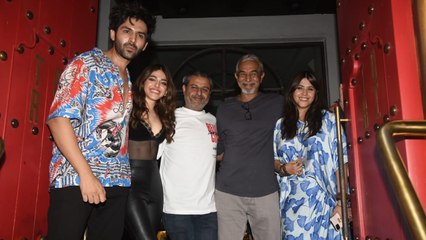 Скачать видео: Kartik Aryan & Ekta Kapoor At Wrap Up Party Of The Film Freddy