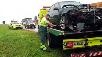 Acidente entre carreta e automóvel é registrado na BR-277