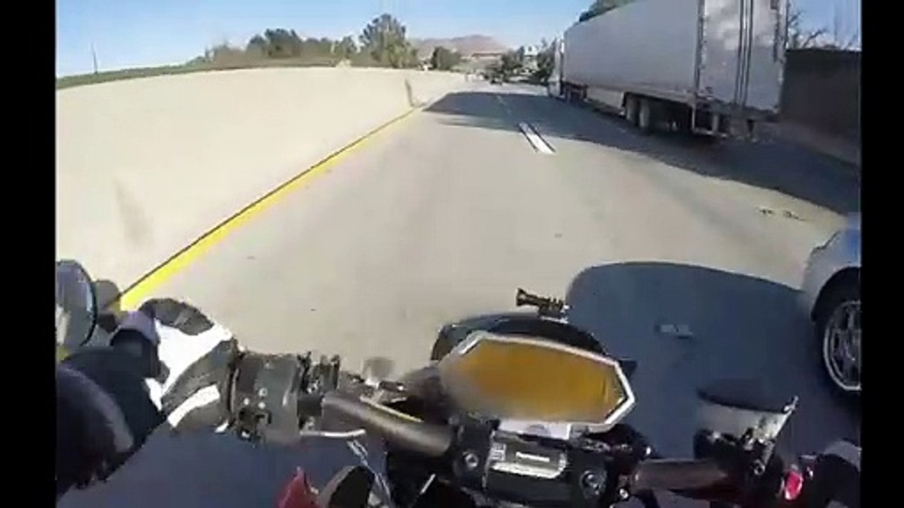 Il perd le contrôle de sa moto et passe tout près de la mort