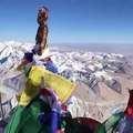 La vue à 360 degrés depuis le sommet du Mont Everest par temps clair