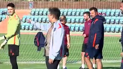 Emre Belözoğlu, Başakşehir'in başında ilk antrenmanına çıktı