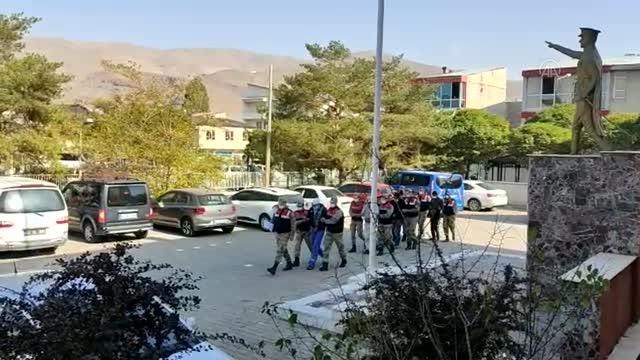 Kaçak kazı yapan 5 kişi suçüstü yakalandı
