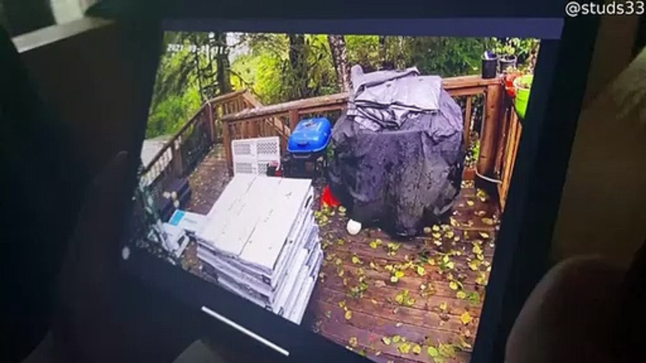 La terrasse s'effondre sous le poids du carrelage posé par ce couvreur