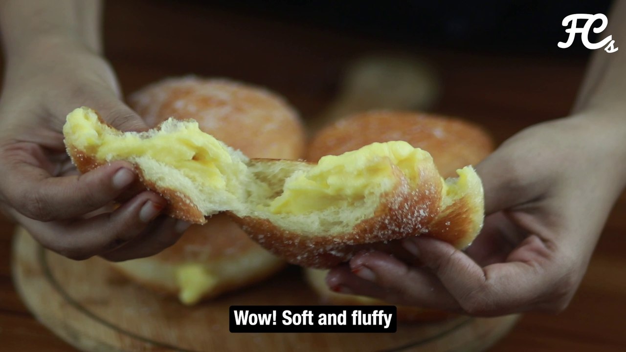 Easy vanilla custard cream donuts recipe ::  vanilla custard cream filled doughnut