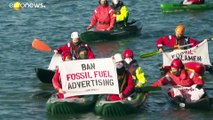 شاهد: نشطاء غرينبيس يغلقون مصفاة شل الهولندية لساعات احتجاجا على إعلانات الوقود الأحفوري